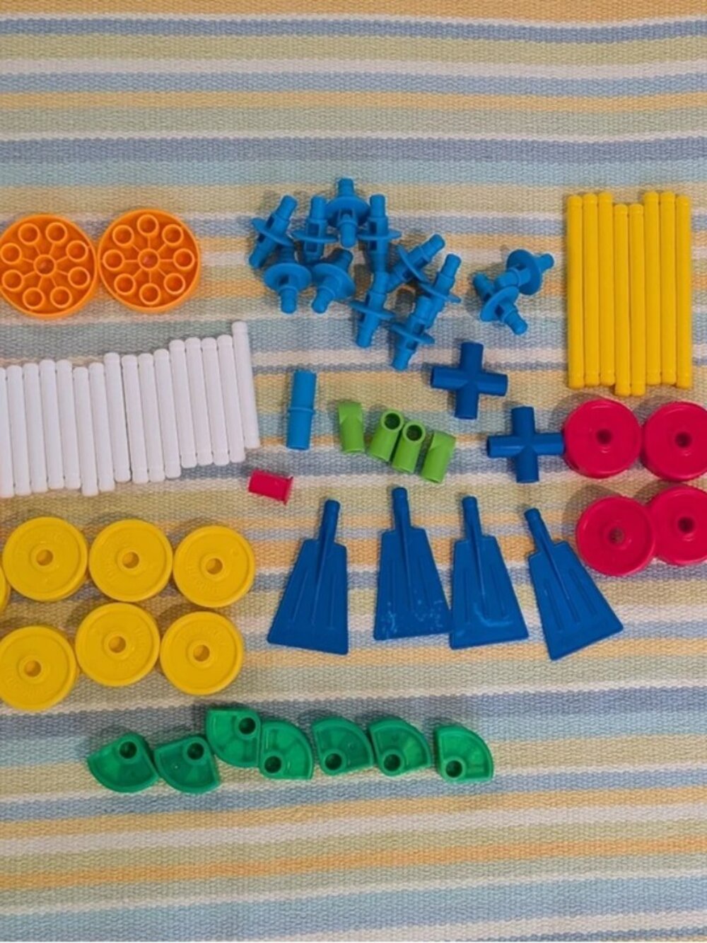 ⭐ Set of Plastic Tinker Toys